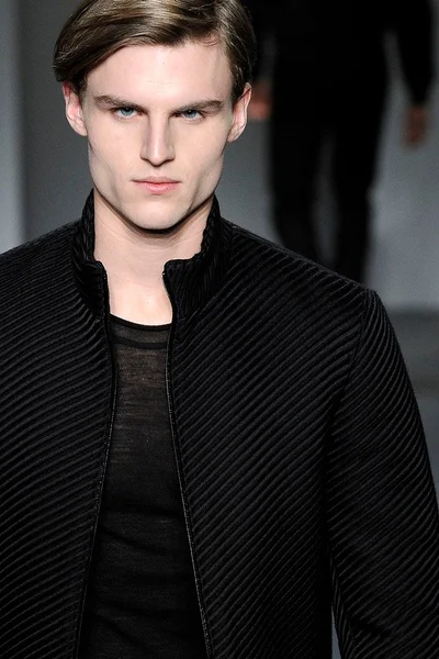 Look 28